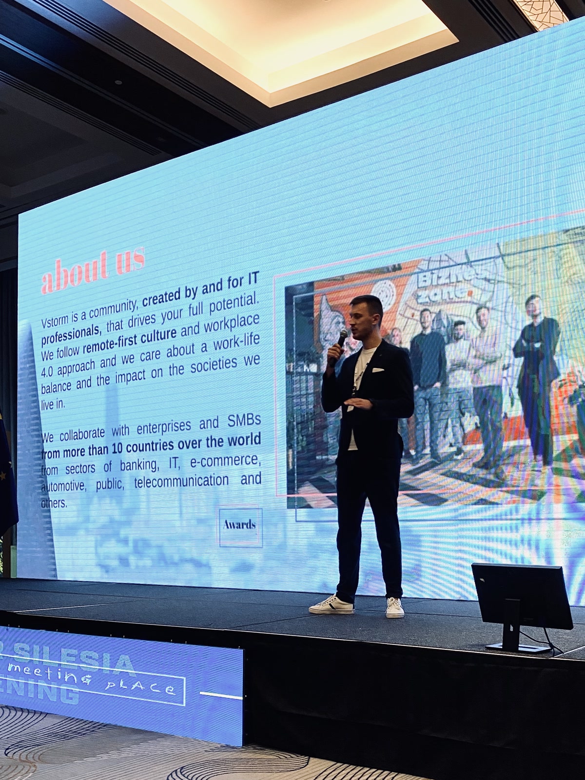 Antoni Kozelski delivering a keynote on a conference stage